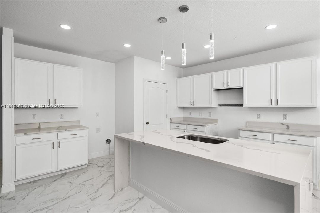 На продажу: $420,000 (4 спален, 2 ванн, 0 Квадратных фут)