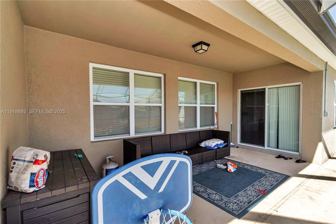 待售: $420,000 (4 贝兹, 2 浴室, 0 平方英尺)