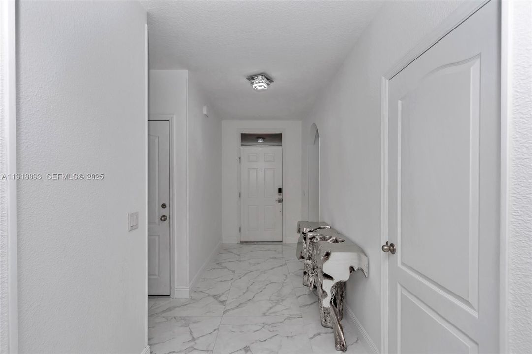 待售: $420,000 (4 贝兹, 2 浴室, 0 平方英尺)