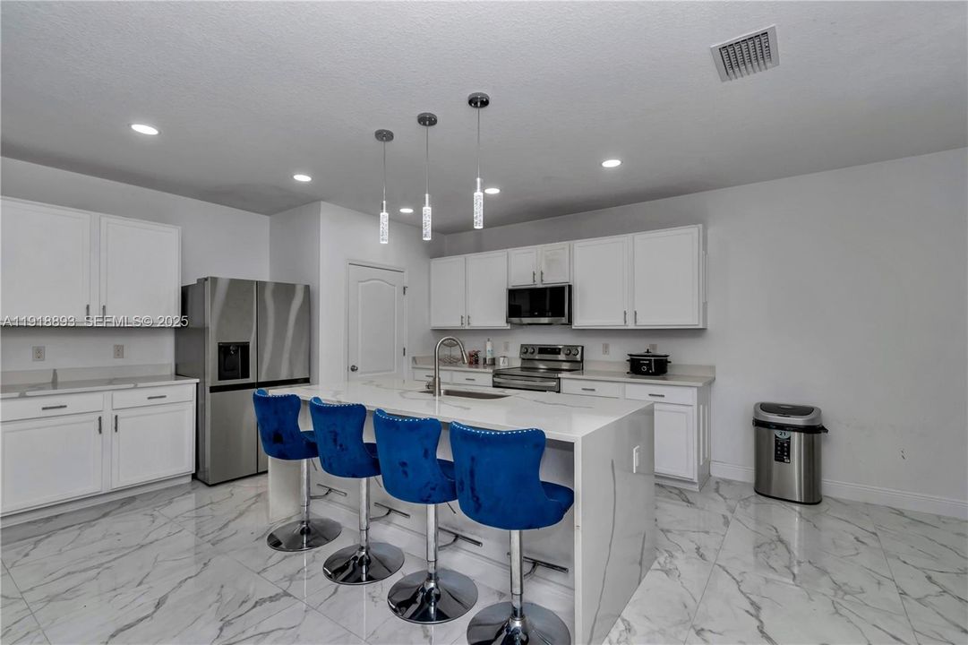 待售: $420,000 (4 贝兹, 2 浴室, 0 平方英尺)