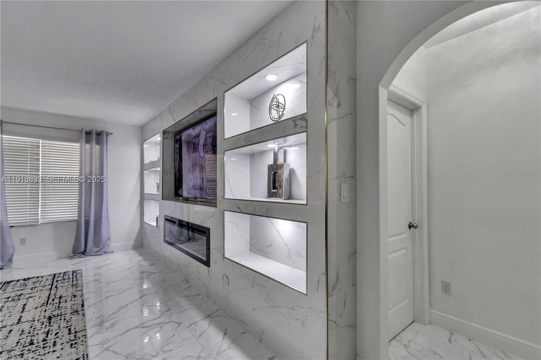 待售: $420,000 (4 贝兹, 2 浴室, 0 平方英尺)