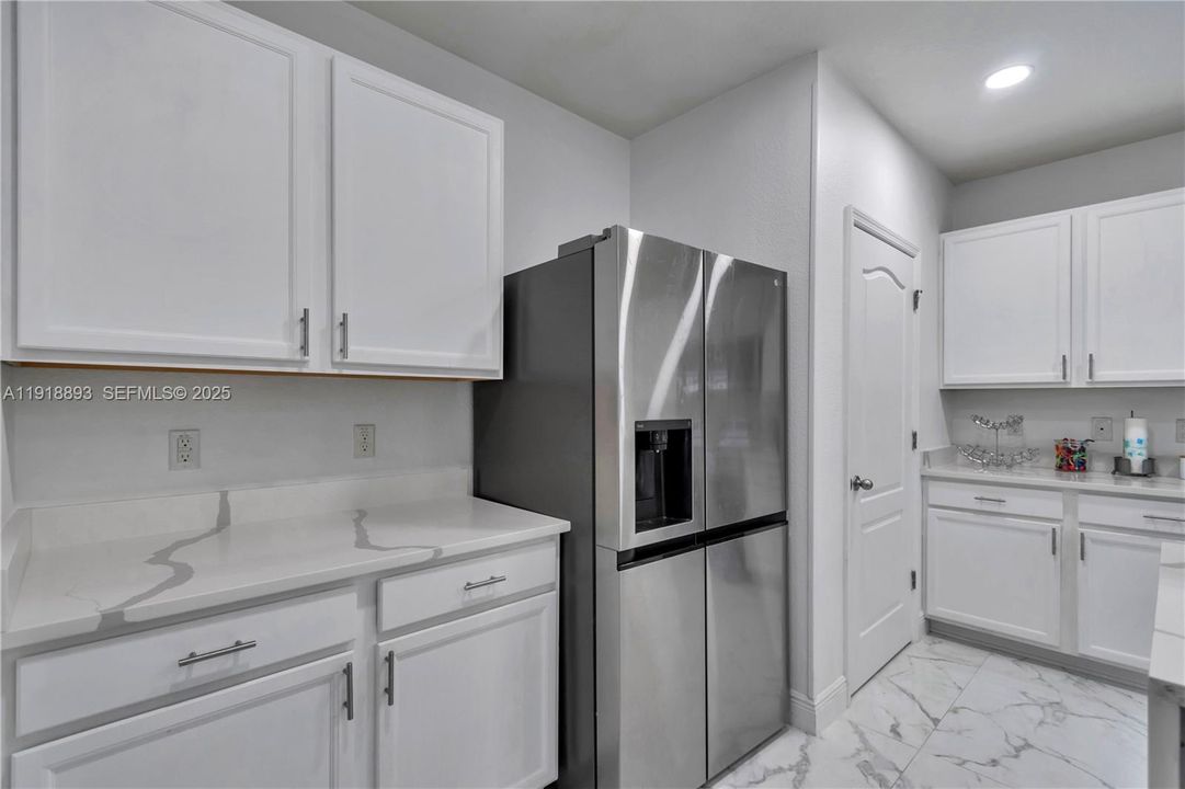 待售: $420,000 (4 贝兹, 2 浴室, 0 平方英尺)