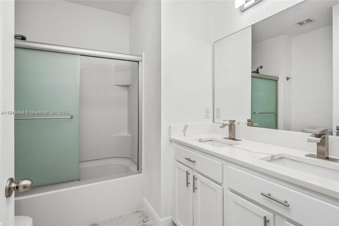 На продажу: $420,000 (4 спален, 2 ванн, 0 Квадратных фут)