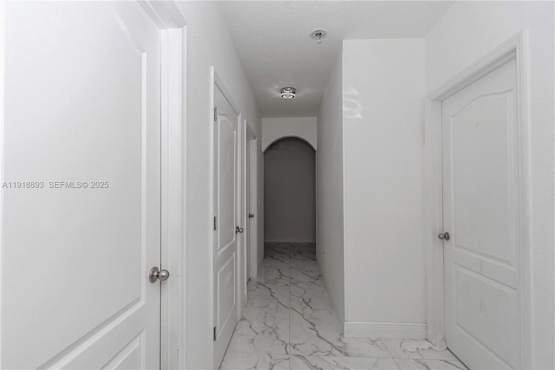 待售: $420,000 (4 贝兹, 2 浴室, 0 平方英尺)