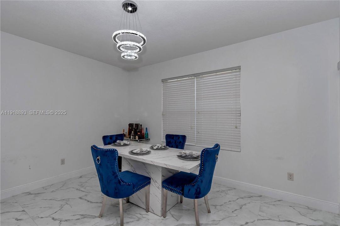 待售: $420,000 (4 贝兹, 2 浴室, 0 平方英尺)