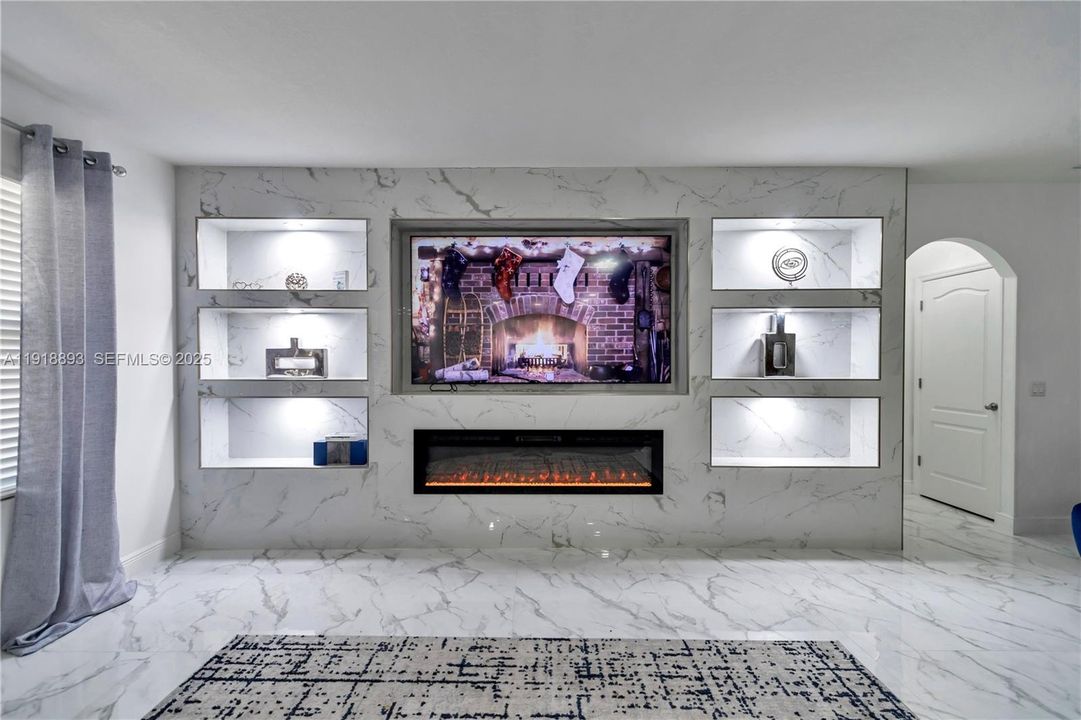 待售: $420,000 (4 贝兹, 2 浴室, 0 平方英尺)