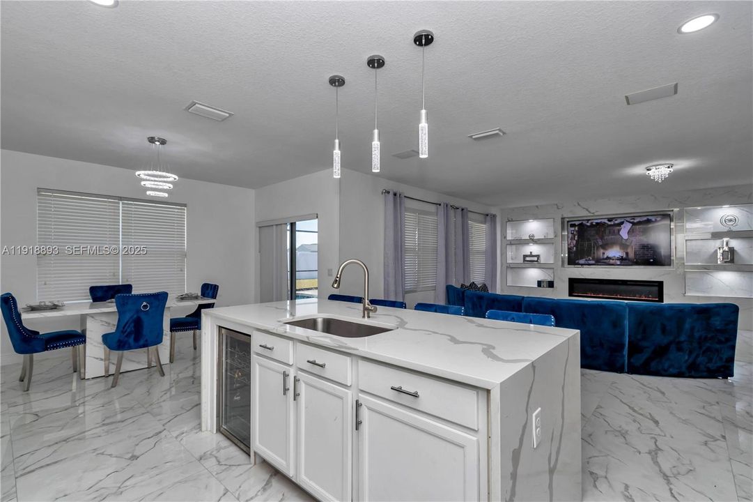 待售: $420,000 (4 贝兹, 2 浴室, 0 平方英尺)