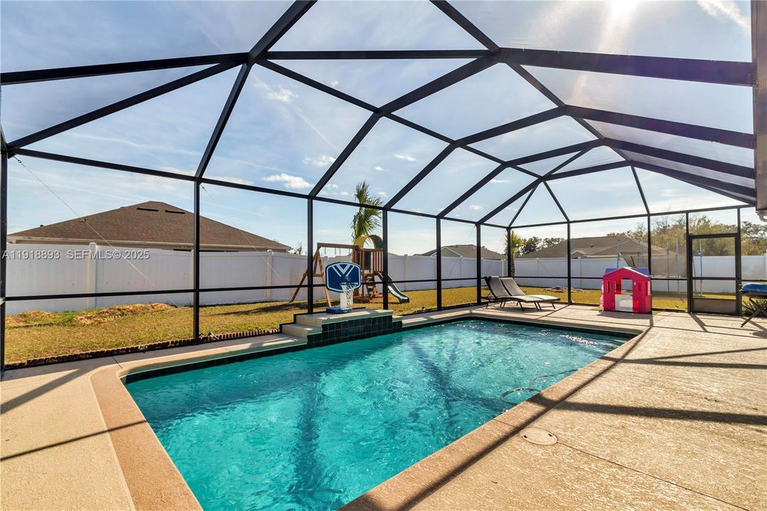 待售: $420,000 (4 贝兹, 2 浴室, 0 平方英尺)