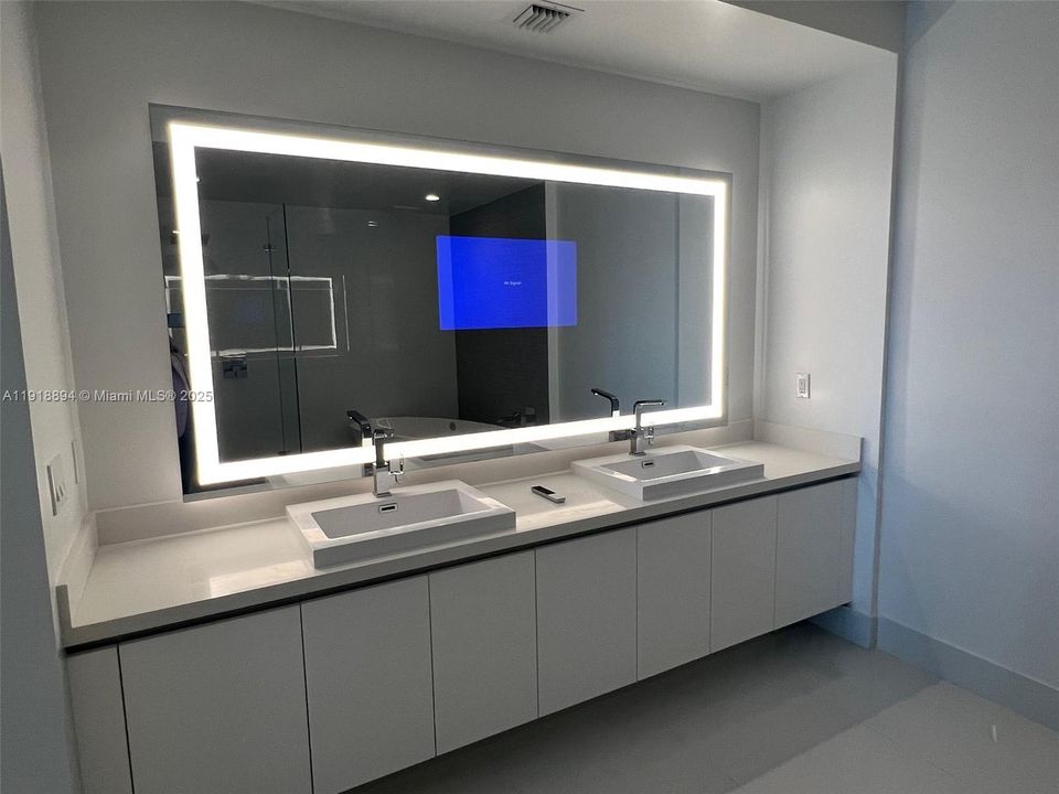 合同活跃: $6,500 (2 贝兹, 3 浴室, 1541 平方英尺)