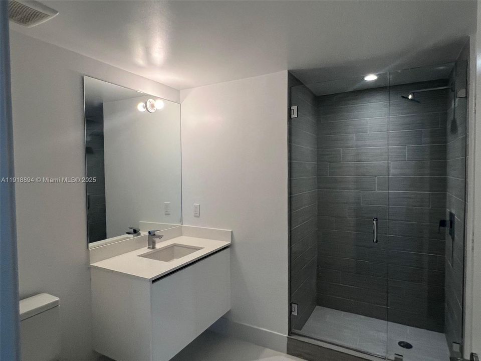 合同活跃: $6,500 (2 贝兹, 3 浴室, 1541 平方英尺)