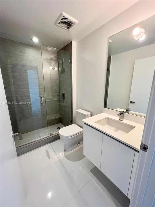 合同活跃: $6,500 (2 贝兹, 3 浴室, 1541 平方英尺)