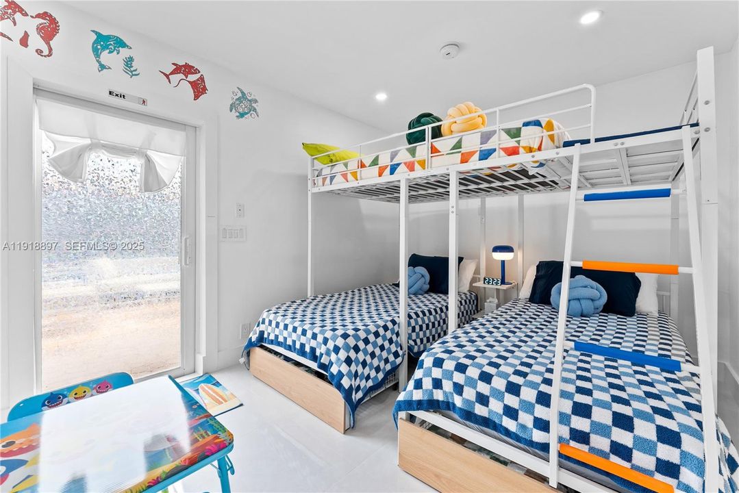 En Renta: $11,500 (4 camas, 3 baños, 2013 Pies cuadrados)