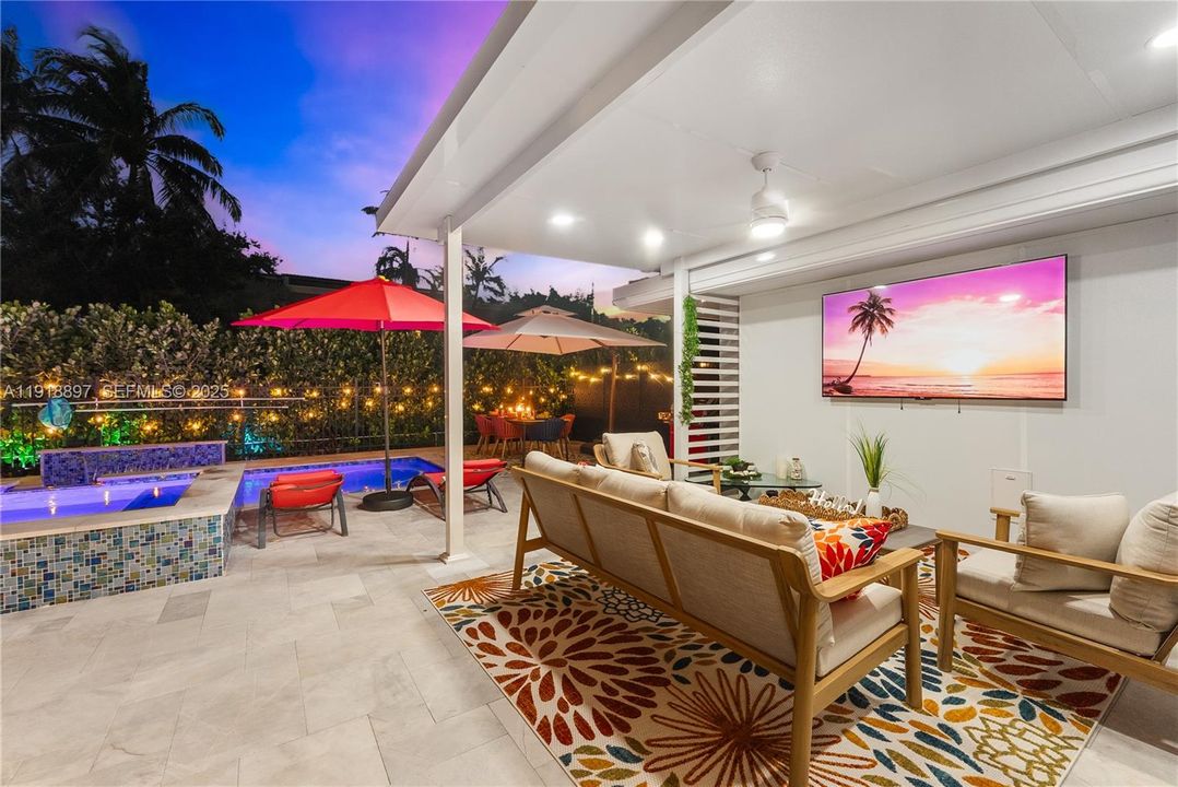 En Renta: $11,500 (4 camas, 3 baños, 2013 Pies cuadrados)