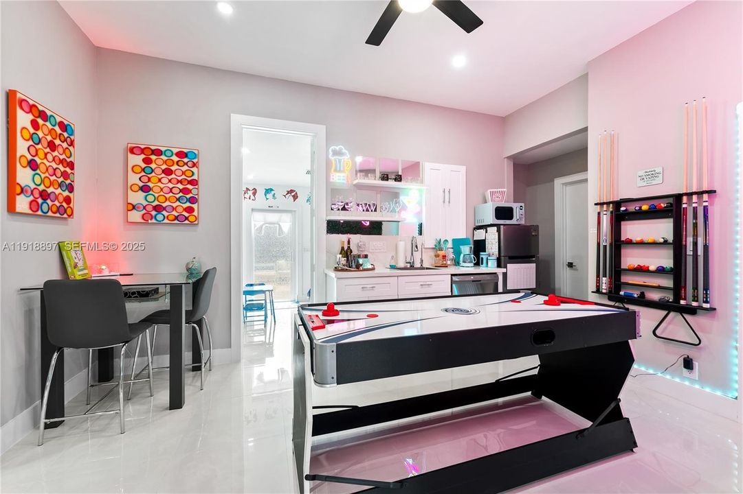 En Renta: $11,500 (4 camas, 3 baños, 2013 Pies cuadrados)