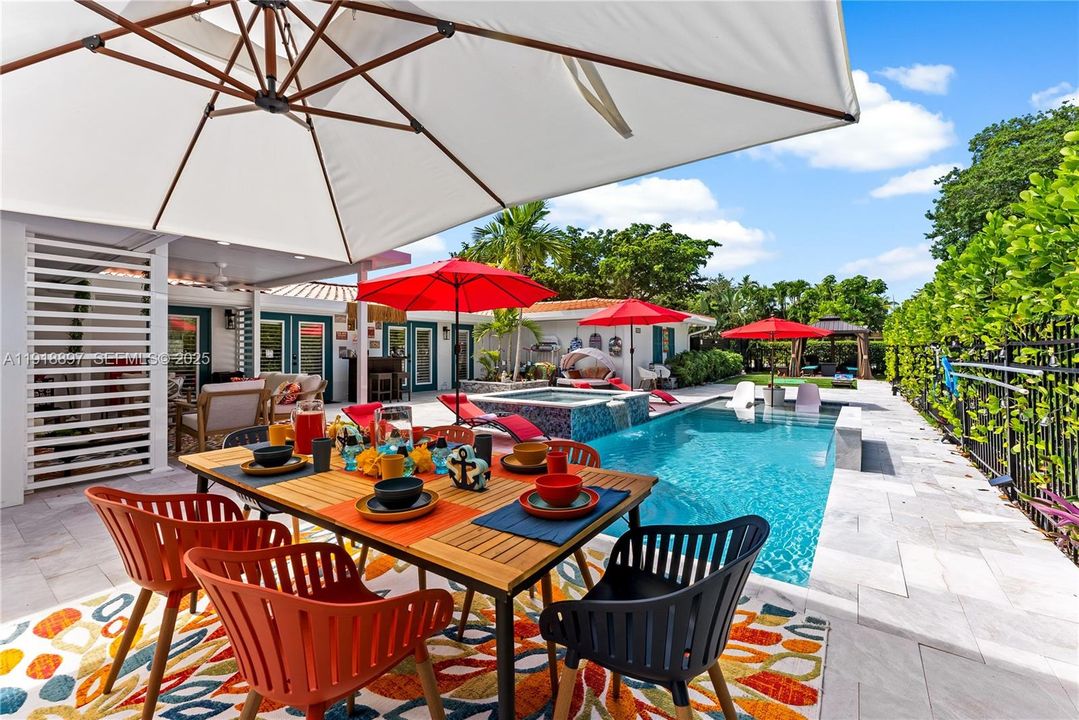 En Renta: $11,500 (4 camas, 3 baños, 2013 Pies cuadrados)