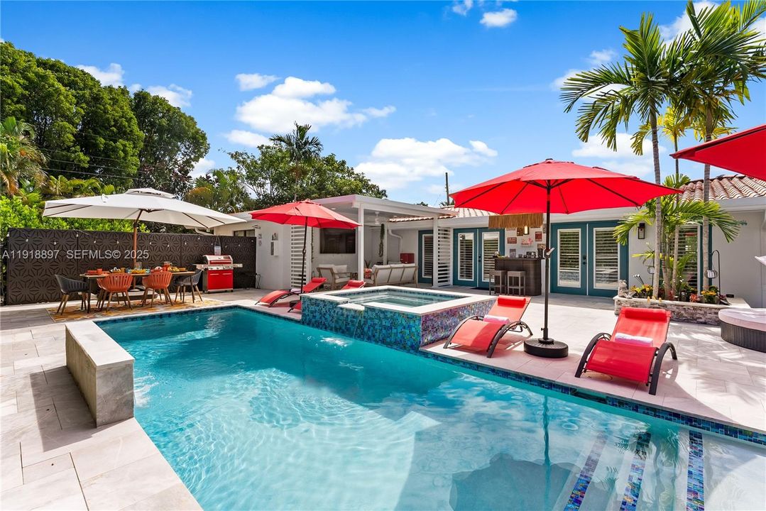 En Renta: $11,500 (4 camas, 3 baños, 2013 Pies cuadrados)