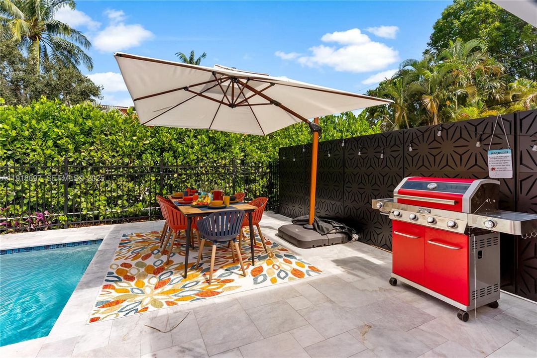 En Renta: $11,500 (4 camas, 3 baños, 2013 Pies cuadrados)