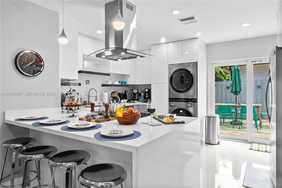 En Renta: $11,500 (4 camas, 3 baños, 2013 Pies cuadrados)