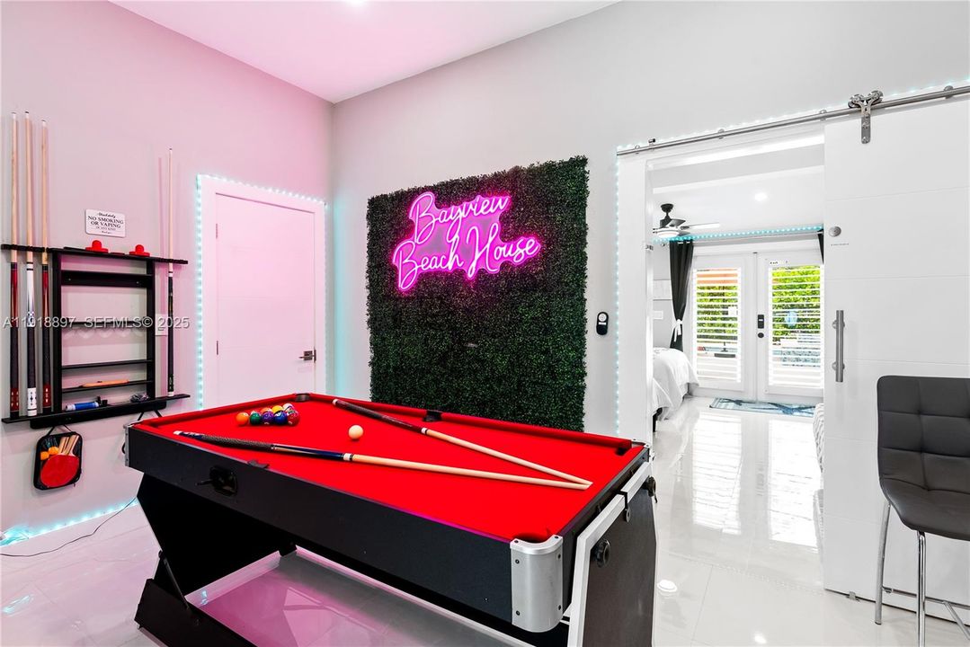 En Renta: $11,500 (4 camas, 3 baños, 2013 Pies cuadrados)