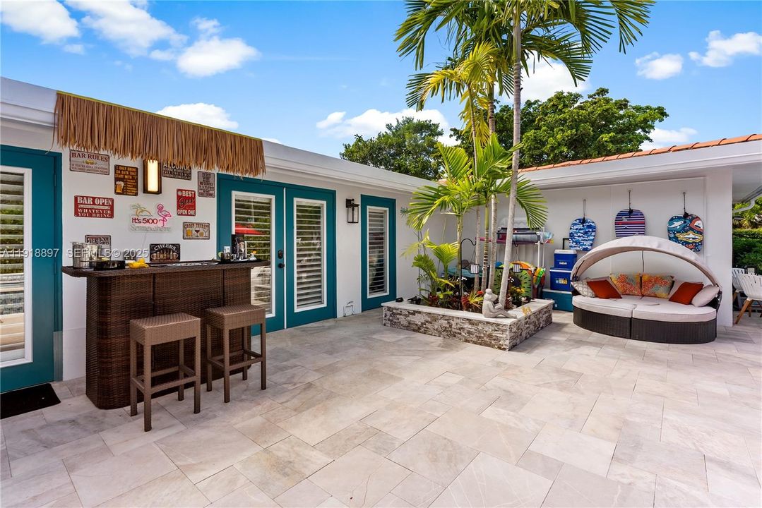 En Renta: $11,500 (4 camas, 3 baños, 2013 Pies cuadrados)