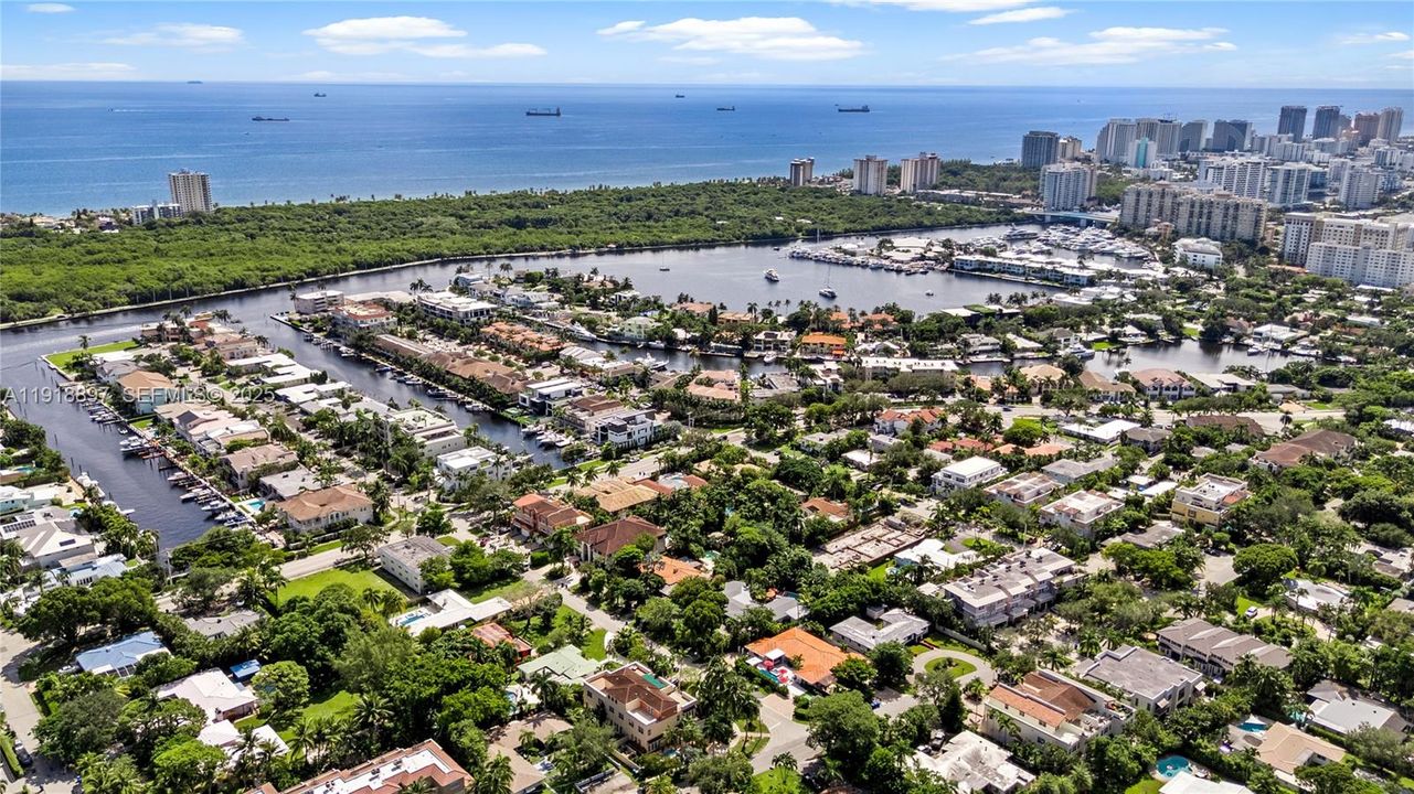 En Renta: $11,500 (4 camas, 3 baños, 2013 Pies cuadrados)