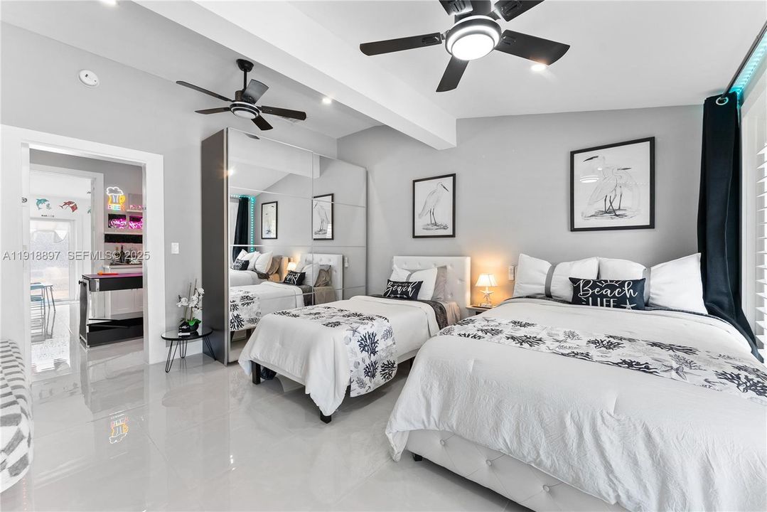 En Renta: $11,500 (4 camas, 3 baños, 2013 Pies cuadrados)