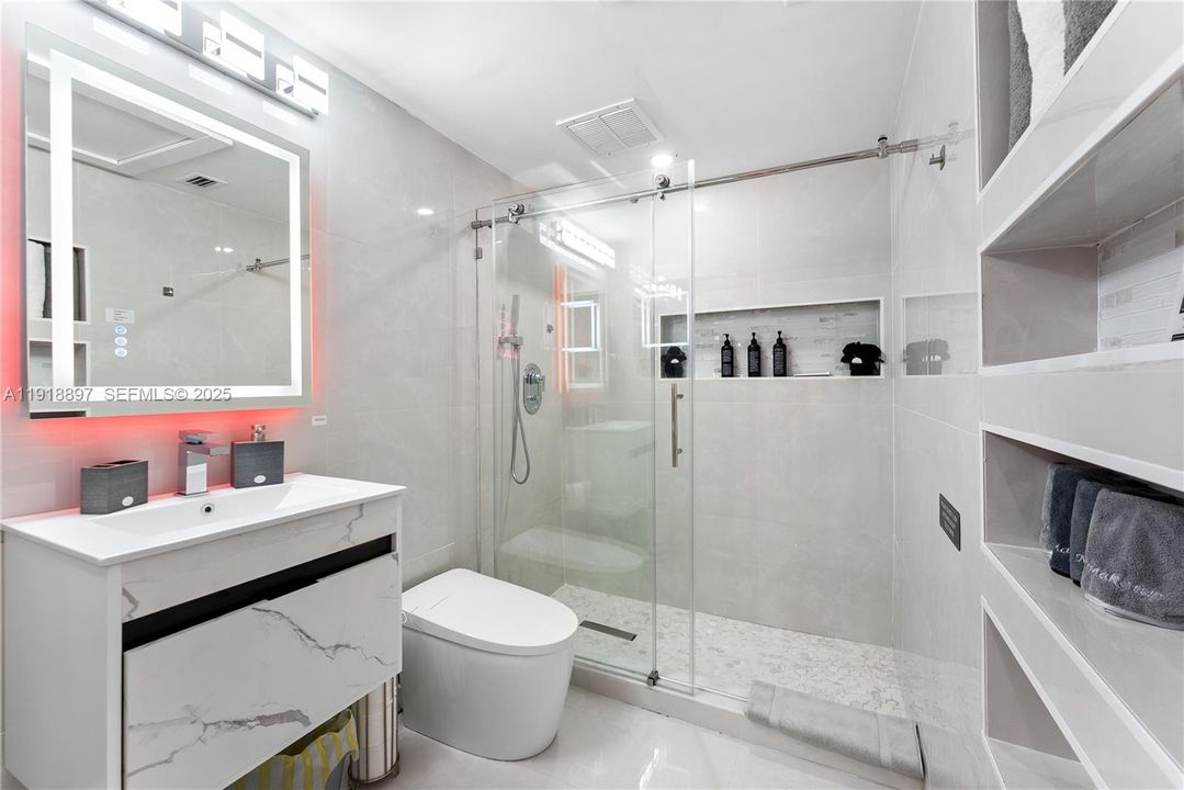 En Renta: $11,500 (4 camas, 3 baños, 2013 Pies cuadrados)