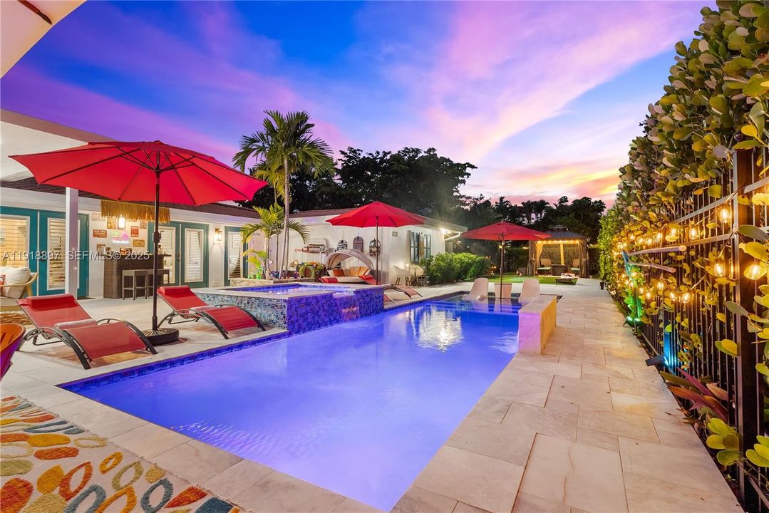 En Renta: $11,500 (4 camas, 3 baños, 2013 Pies cuadrados)