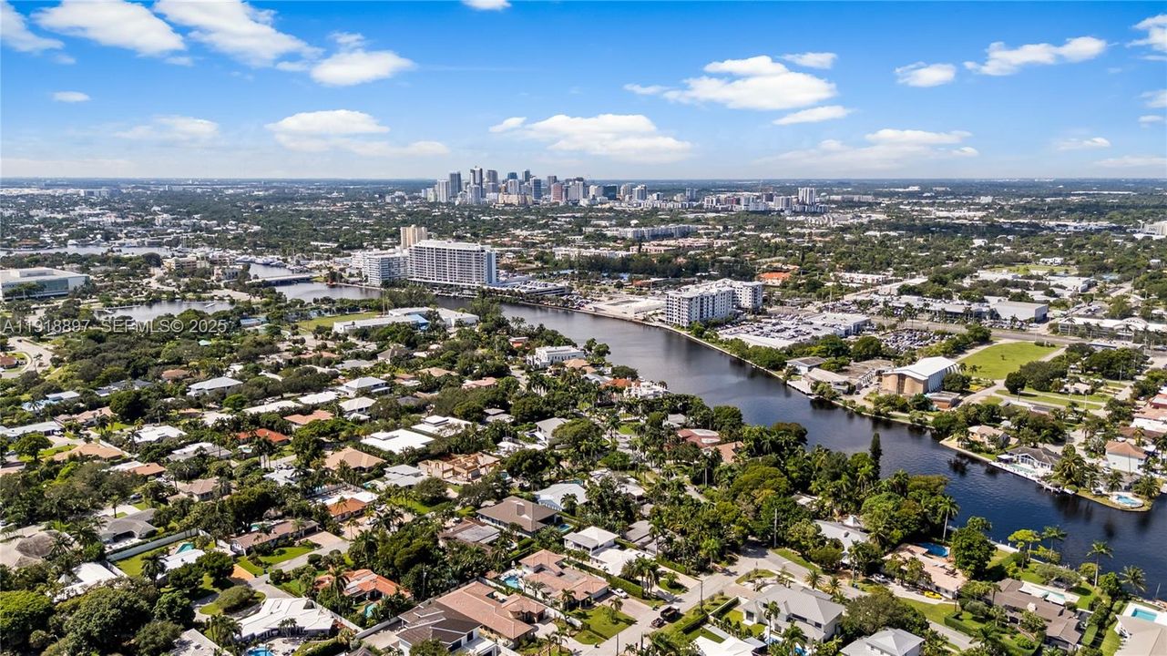 En Renta: $11,500 (4 camas, 3 baños, 2013 Pies cuadrados)