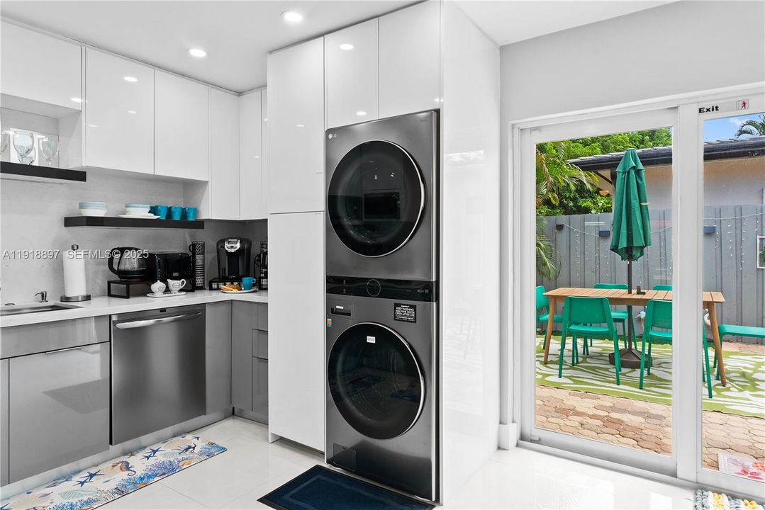 En Renta: $11,500 (4 camas, 3 baños, 2013 Pies cuadrados)