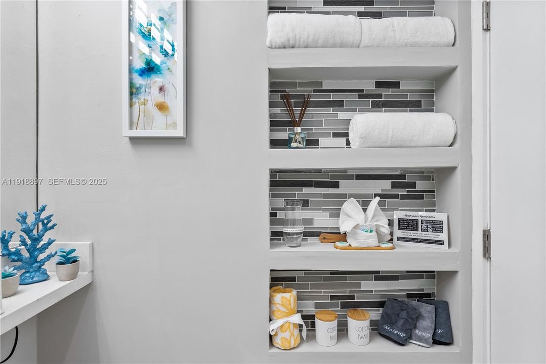 En Renta: $11,500 (4 camas, 3 baños, 2013 Pies cuadrados)