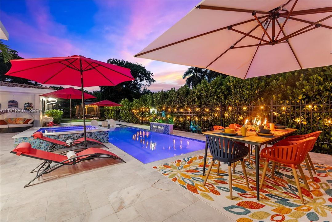 En Renta: $11,500 (4 camas, 3 baños, 2013 Pies cuadrados)