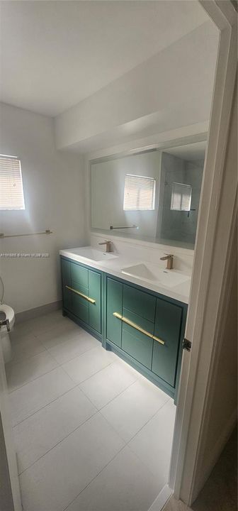 Под контрактом: $3,100 (3 спален, 2 ванн, 1740 Квадратных фут)