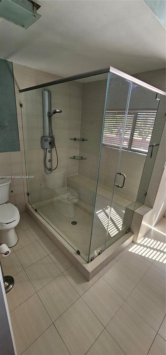 Под контрактом: $3,100 (3 спален, 2 ванн, 1740 Квадратных фут)