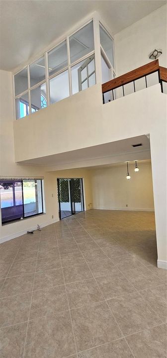 Под контрактом: $3,100 (3 спален, 2 ванн, 1740 Квадратных фут)