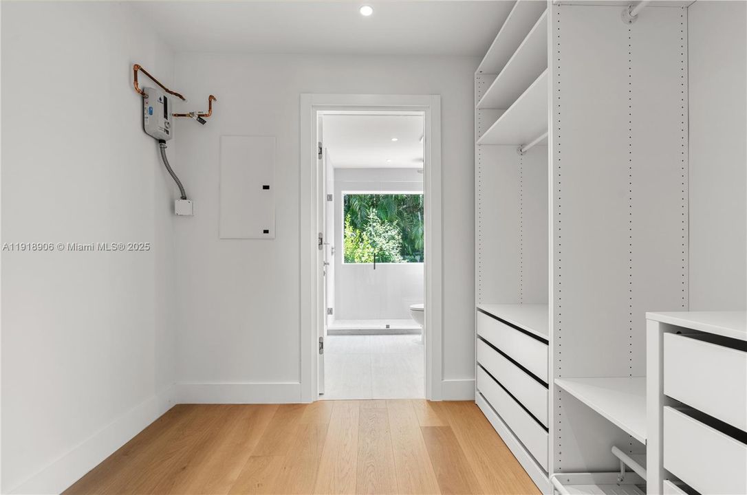 For Rent: $15,000 (4 beds, 3 baths, 2832 Square Feet)