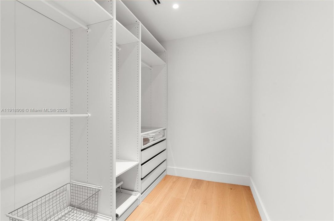 For Rent: $15,000 (4 beds, 3 baths, 2832 Square Feet)