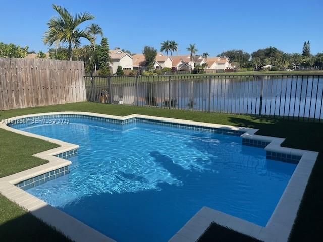 For Sale: $549,000 (3 beds, 2 baths, 1629 Square Feet)