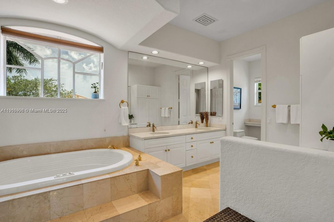 В аренду: $15,000 (5 спален, 4 ванн, 3359 Квадратных фут)