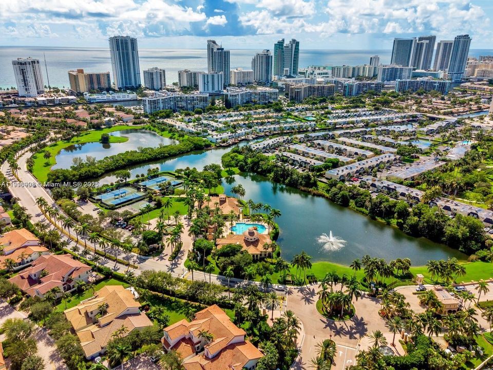 В аренду: $15,000 (5 спален, 4 ванн, 3359 Квадратных фут)