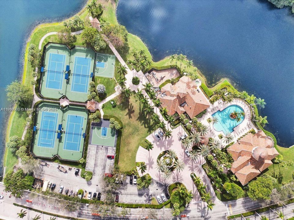 В аренду: $15,000 (5 спален, 4 ванн, 3359 Квадратных фут)