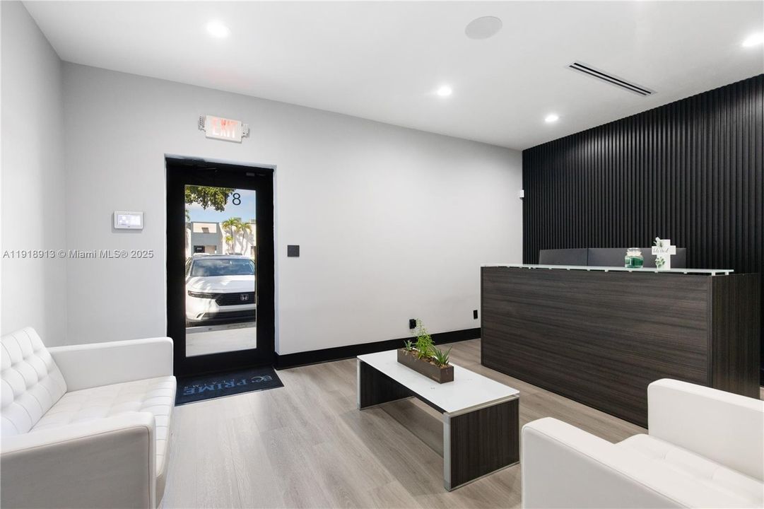 Под контрактом: $1,350,000 (0 спален, 0 ванн, 0 Квадратных фут)