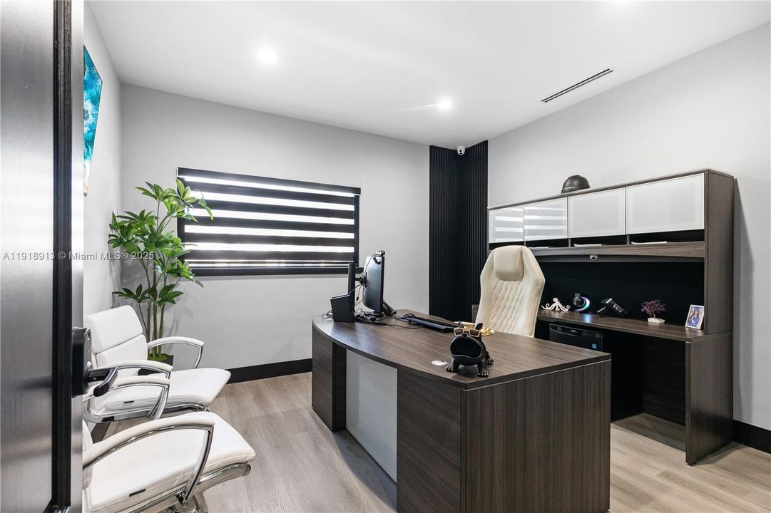 Под контрактом: $1,350,000 (0 спален, 0 ванн, 0 Квадратных фут)