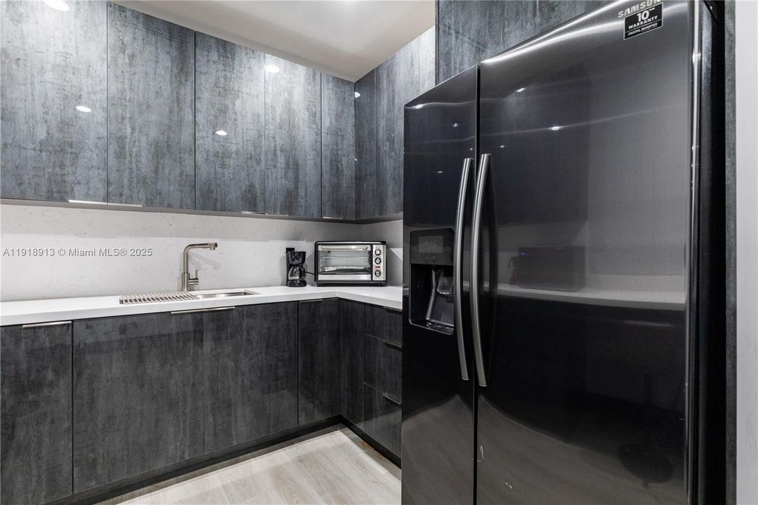 Под контрактом: $1,350,000 (0 спален, 0 ванн, 0 Квадратных фут)