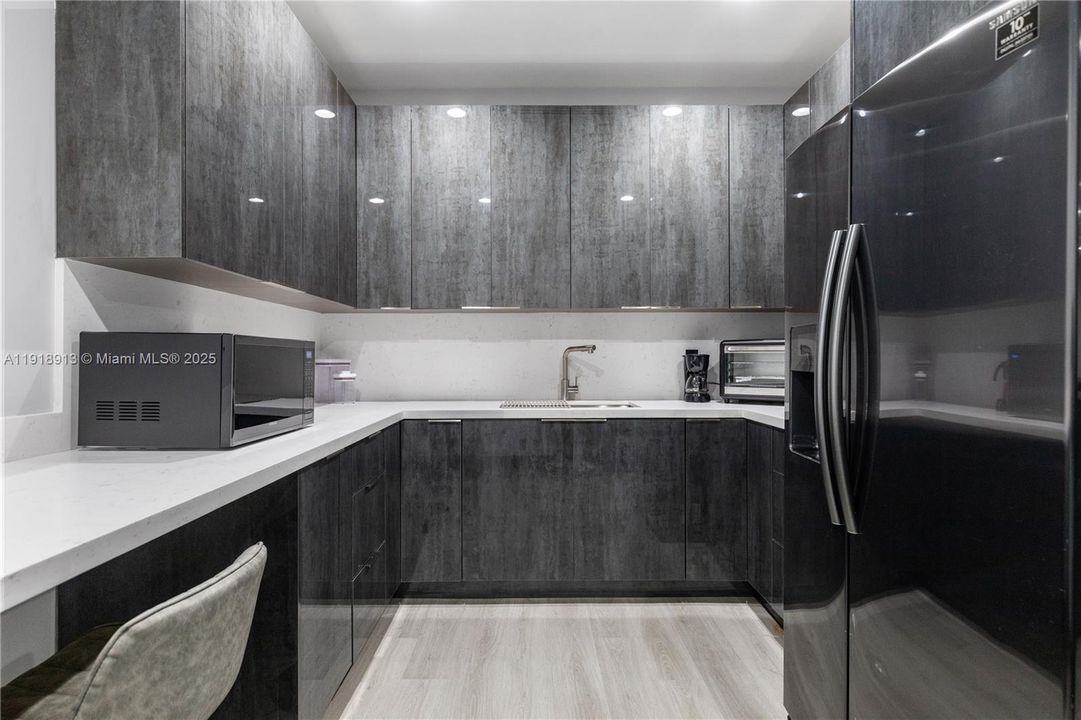 Под контрактом: $1,350,000 (0 спален, 0 ванн, 0 Квадратных фут)