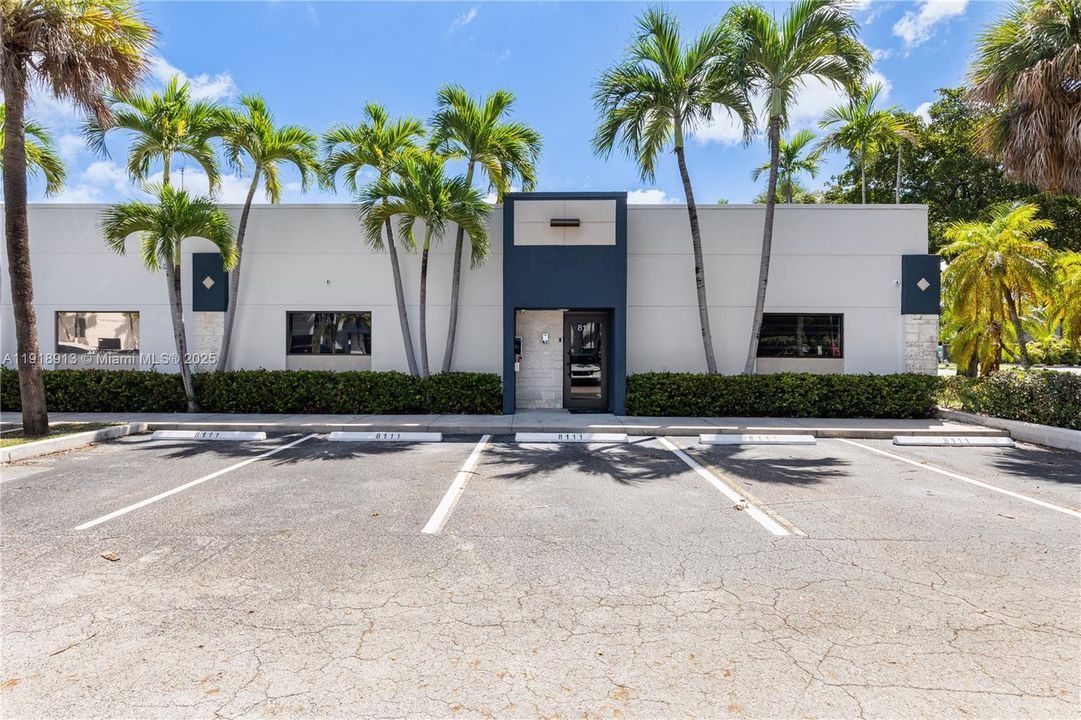 Под контрактом: $1,350,000 (0 спален, 0 ванн, 0 Квадратных фут)