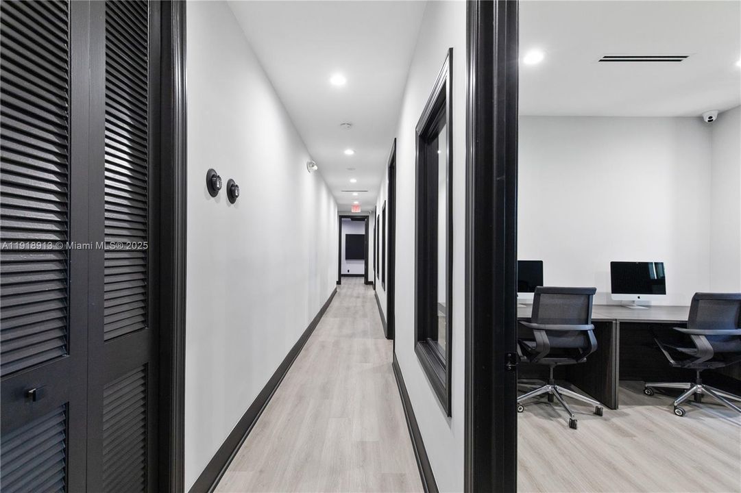 Под контрактом: $1,350,000 (0 спален, 0 ванн, 0 Квадратных фут)