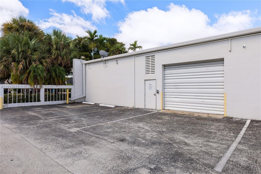 Под контрактом: $1,350,000 (0 спален, 0 ванн, 0 Квадратных фут)