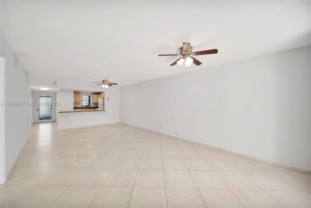 Dining room open to kitchen with eat-at breakfast bar - Granite countertop