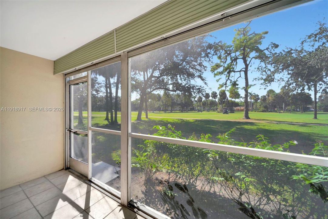 待售: $258,000 (2 贝兹, 2 浴室, 1050 平方英尺)